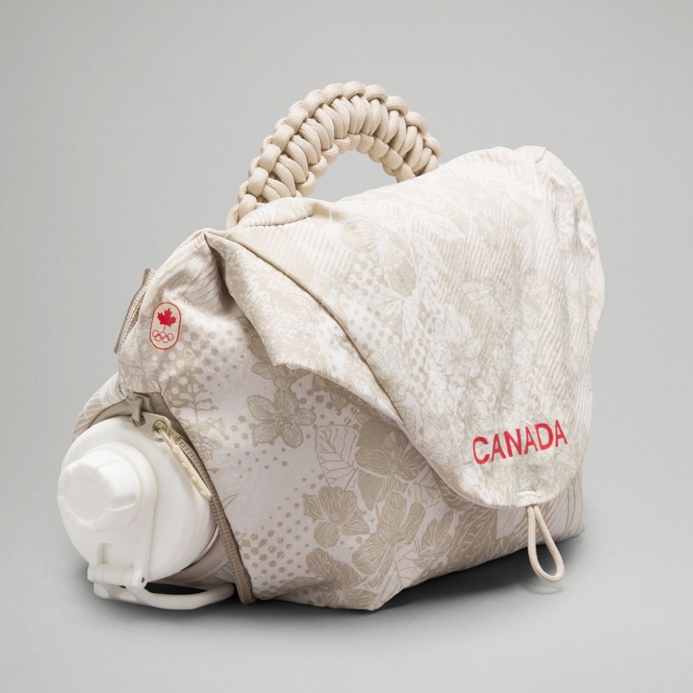 Lululemon x Team Canada Curved Crossbody Bag 3L New w Tags Olympics Paris 2024